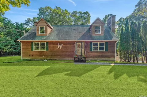 10 Roses Grove Rd, Southampton, NY 11968