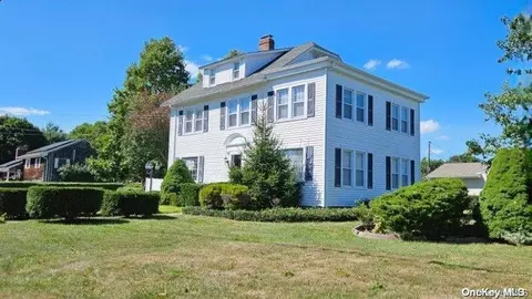 15 Cooper Ave, Amityville, NY 11701