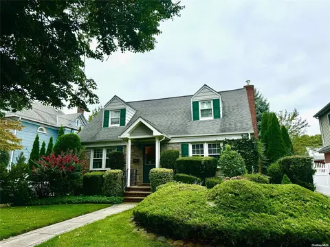 1096 Cathedral Ave, Franklin Square, NY 11010