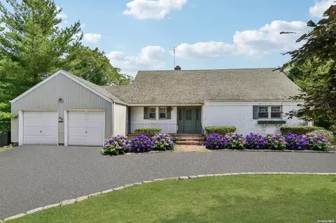 98 Middle Rd, Blue Point, NY 11715