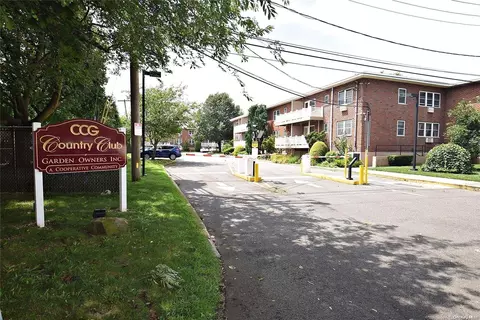 49 Farber Dr #49, West Babylon, NY 11704