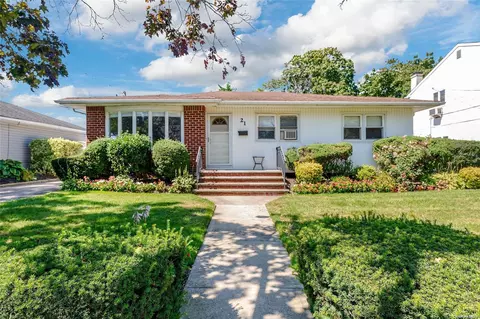21 Johnson Pl, Oceanside, NY 11572