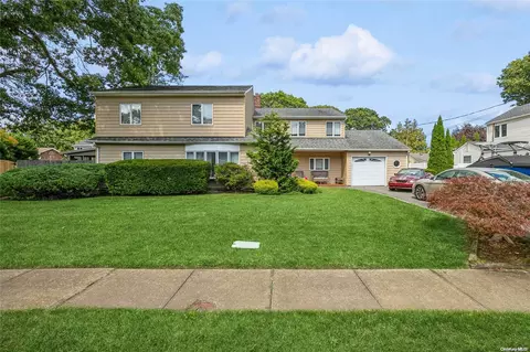 19 Pittsburgh Ave, Massapequa, NY 11758