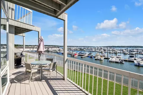 25 Sands Ct #25, North Hempstead, NY 11050