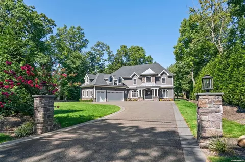383 Vanderbilt Pkwy, Dix Hills, NY 11746