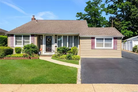 1436 Bellmore Rd, North Bellmore, NY 11710