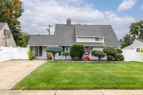 141 Blacksmith Rd E, Levittown, NY 11756