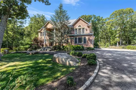 1820 Kenneys Rd, Southold, NY 11971