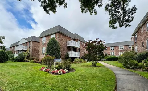 20 Daley Pl #224, Lynbrook, NY 11563