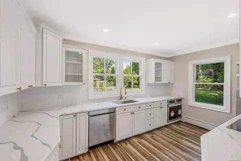 784 S Country Rd, Brookhaven, NY 11772