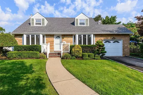 23 Midtown Rd, North Hempstead, NY 11514
