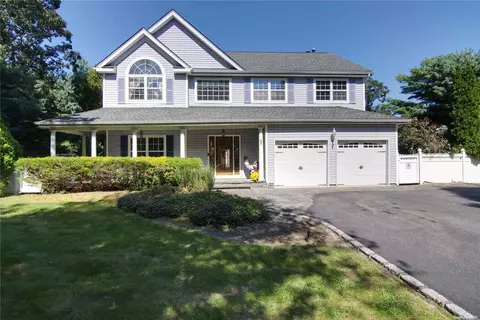 25 Whispering Woods Dr, Smithtown, NY 11787