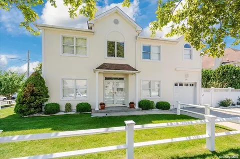 217 Neptune Blvd, Long Beach, NY 11561