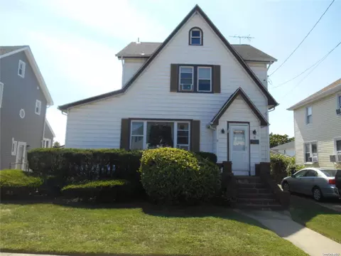30 Regent St, Valley Stream, NY 11580