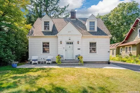 107 Willow Ave, Huntington, NY 11743