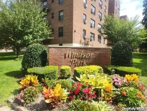 211-02 73 Ave #4O, Oakland Gardens, NY 11364