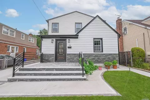 94 Clarendon Dr, Valley Stream, NY 11580