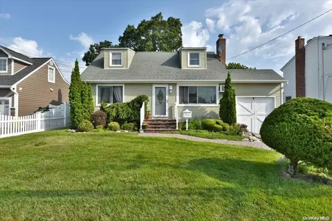 251 N Pine St, Massapequa, NY 11758