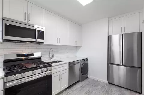 75-09 217 St #1ST, Oakland Gardens, NY 11364