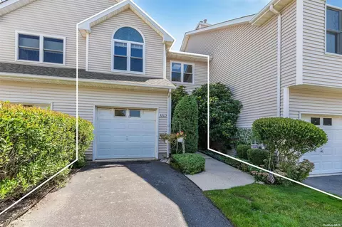 3203 Willow Pond Dr #3203, Riverhead, NY 11901