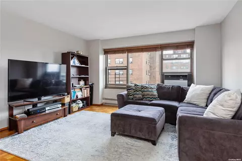 21-36 33rd Rd #11D, New York, NY 11106