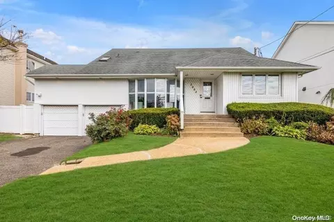 2883 Harbor Rd, Merrick, NY 11566