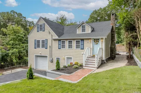 16 Meadowbrook Dr, Sound Beach, NY 11789