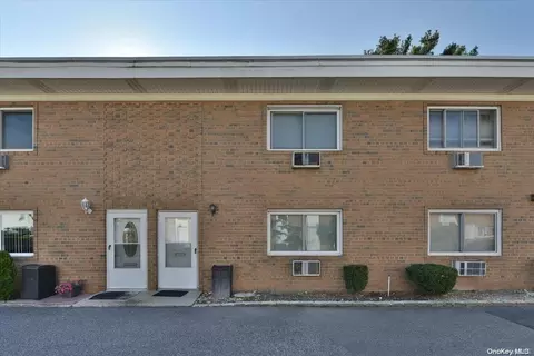920 Broadway #16, Woodmere, NY 11598