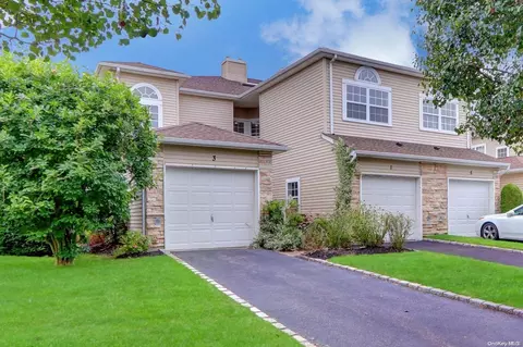 3 Windwatch Dr #3, Hauppauge, NY 11788