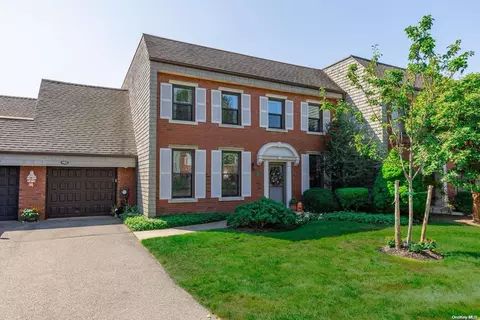 163 Anchor Ln #163, Bay Shore, NY 11706