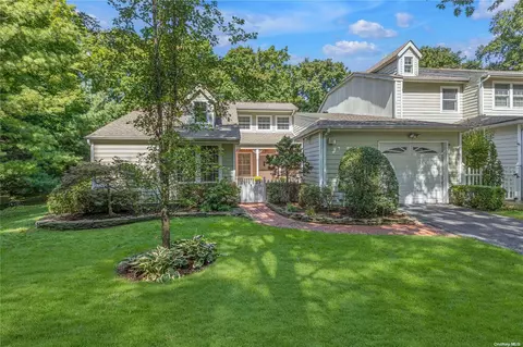 2 Victorian Ct #2, Huntington, NY 11743