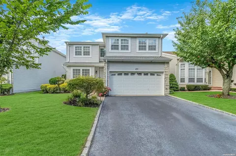255 Fairfield Dr E #255, Holbrook, NY 11741