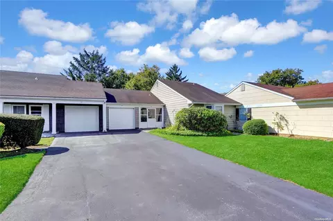 64 Chippendale Dr #64, Mount Sinai, NY 11766