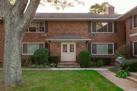 31 Edmunton Dr #14E, Babylon, NY 11703