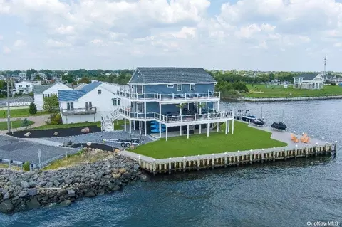 118 Westernconcourse, Amity Harbor, NY 11701
