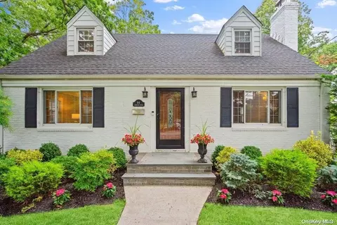 64 Mcintosh, Malverne, NY 11565