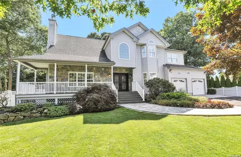 12 Debron Ct, Centereach, NY 11720