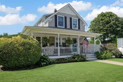 34 Redmond Ave, Bay Shore, NY 11706