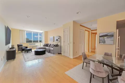 63-14 Queens Blvd #7B, New York, NY 11377