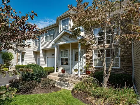 35 Tiffany Way #35, Nesconset, NY 11767