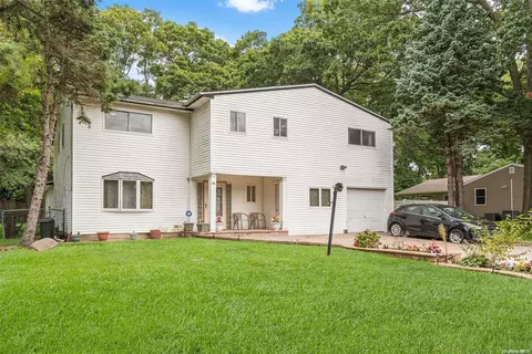 11 Norman Ln, Central Islip, NY 11722