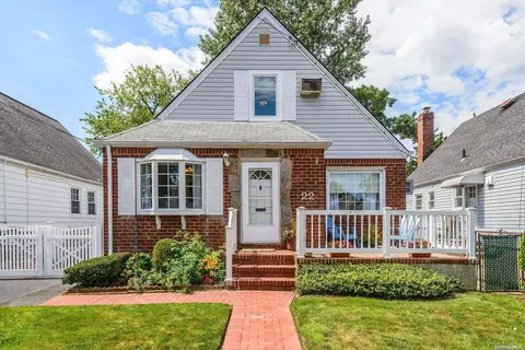 22 Mckee St, Floral Park, NY 11001
