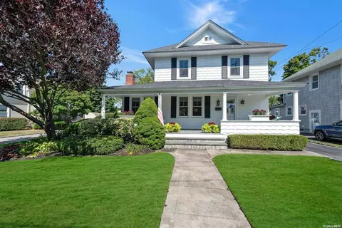 47 Erwin St, Sayville, NY 11782