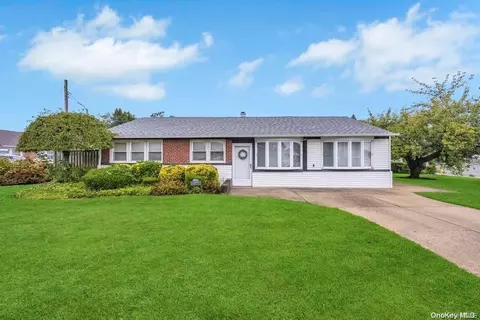 2497 Balsam Ave, East Meadow, NY 11554