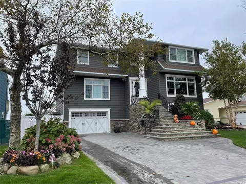 131 Island Pkwy, Island Park, NY 11558