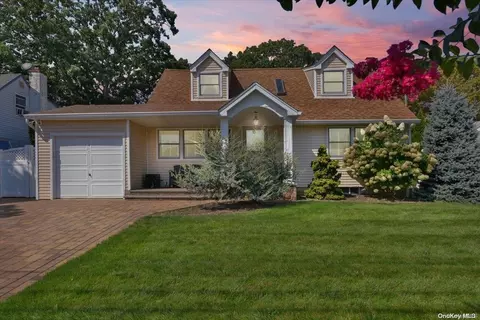 165 Toronto Ave, Massapequa, NY 11758