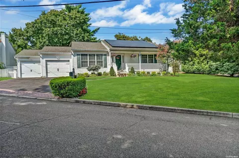 10 Margaret Ave, Nesconset, NY 11767