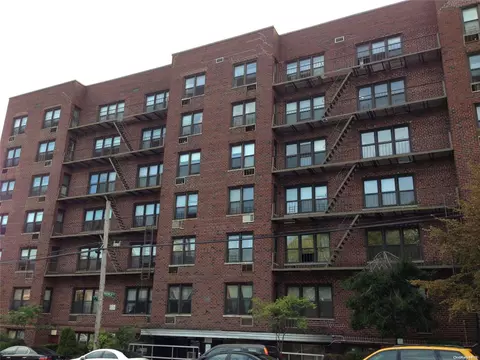 87-70 173rd St #5L, Jamaica, NY 11432