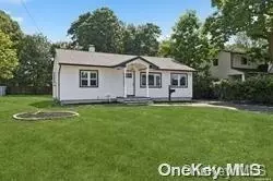 53 Meroke Ln, East Islip, NY 11730