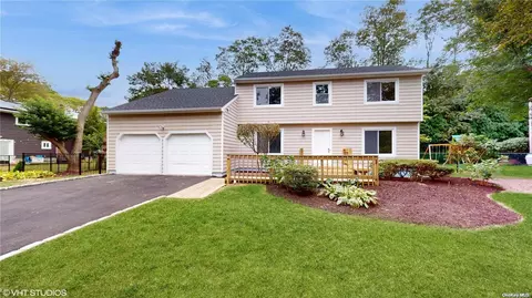2 Justin Ave, Dix Hills, NY 11746